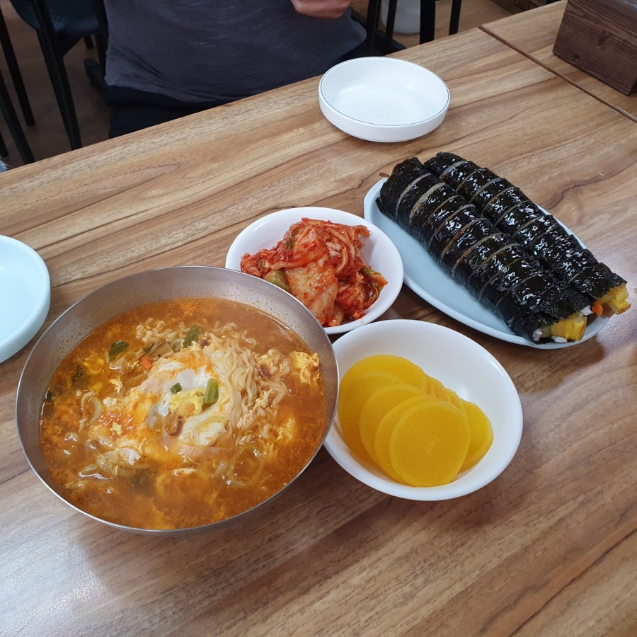 간판없는분식 이미지