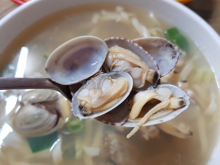바지락손칼국수 이미지