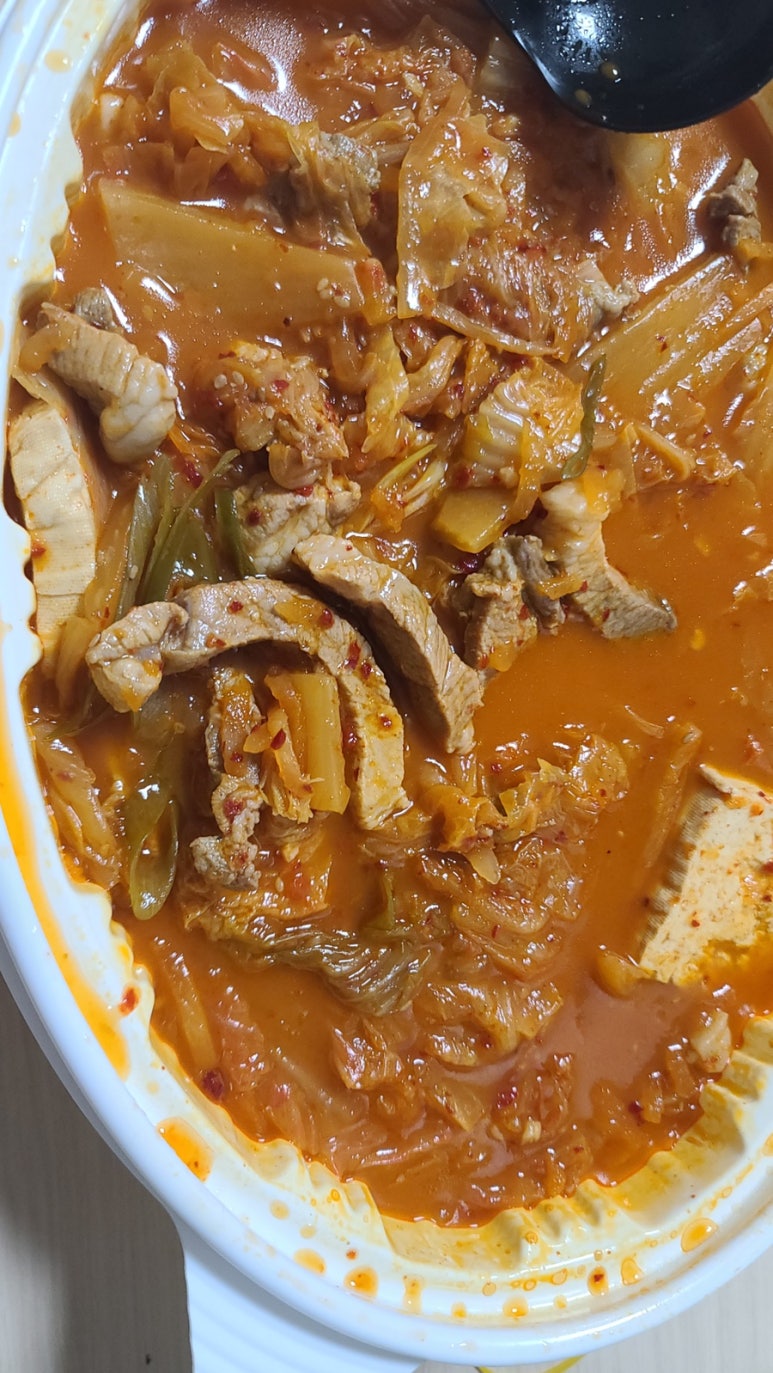 고기 품은 김치찜 이미지