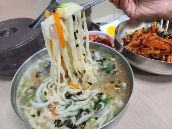 칼국수에 끌림 이미지