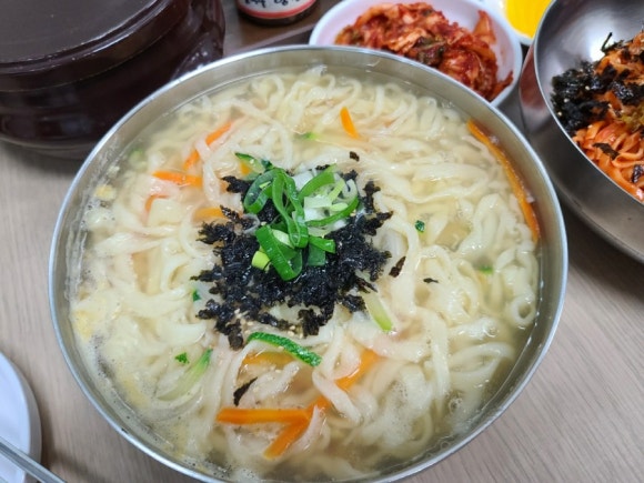 칼국수에 끌림 이미지