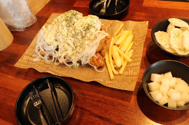 명동치킨 이미지