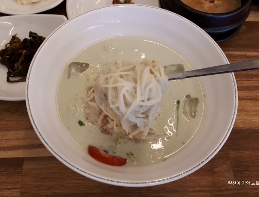 노랑콩두부 이미지