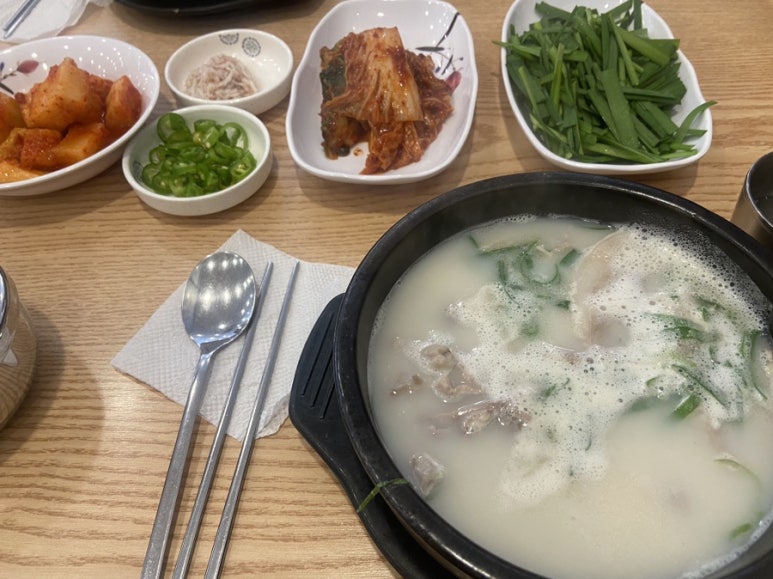 한방명가왕족발 이미지