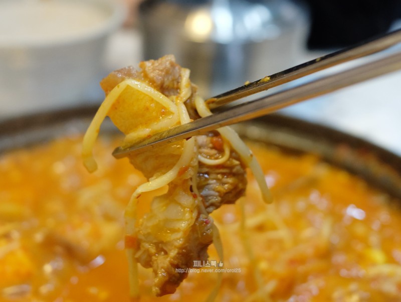 돼지듬뿍진짜김치찌개 이미지