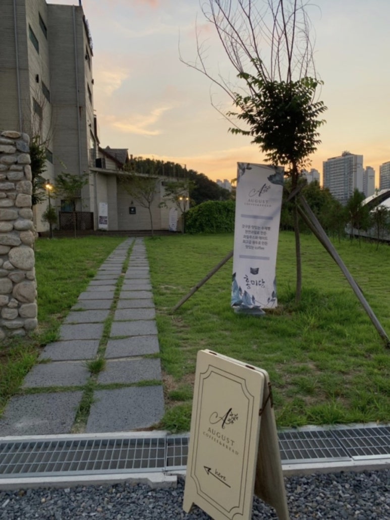 어거스트베이커리 이미지