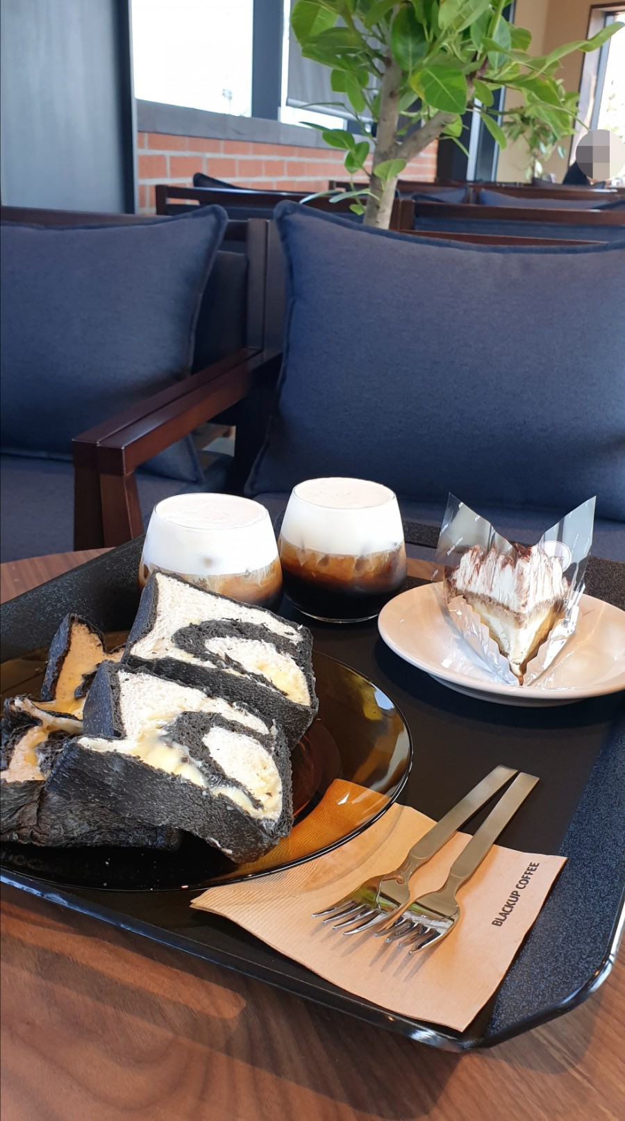 블랙업리버 이미지