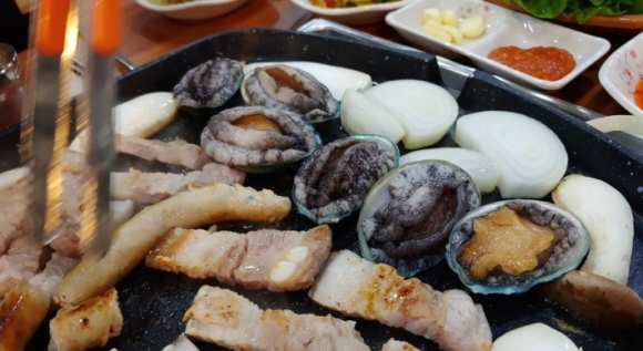 돼지충전소 이미지