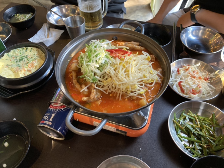 욕쟁이 할매닭발 이미지