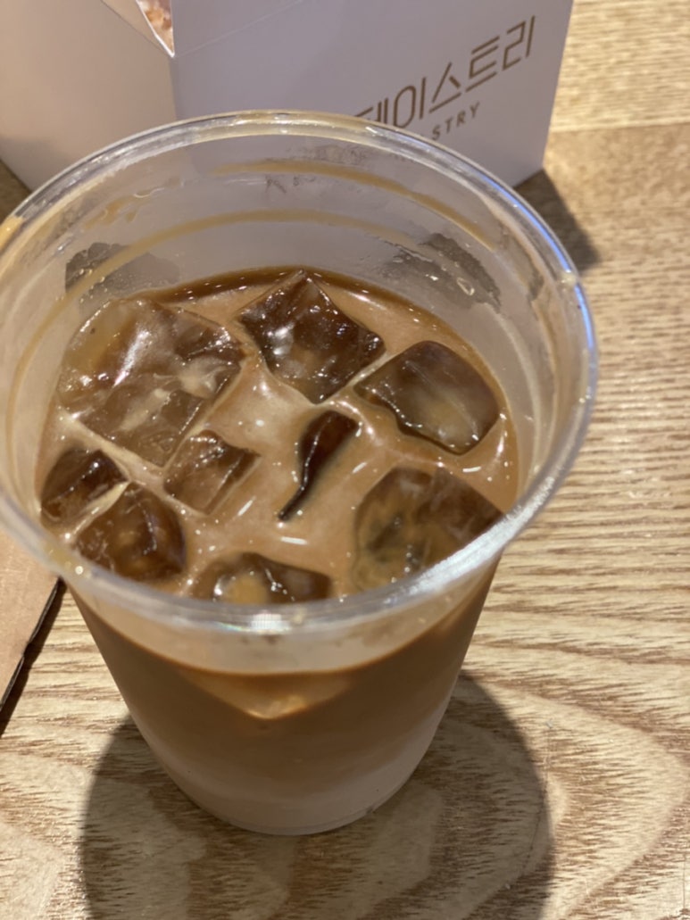 탄탈라이즈 르네테르 커피 이미지