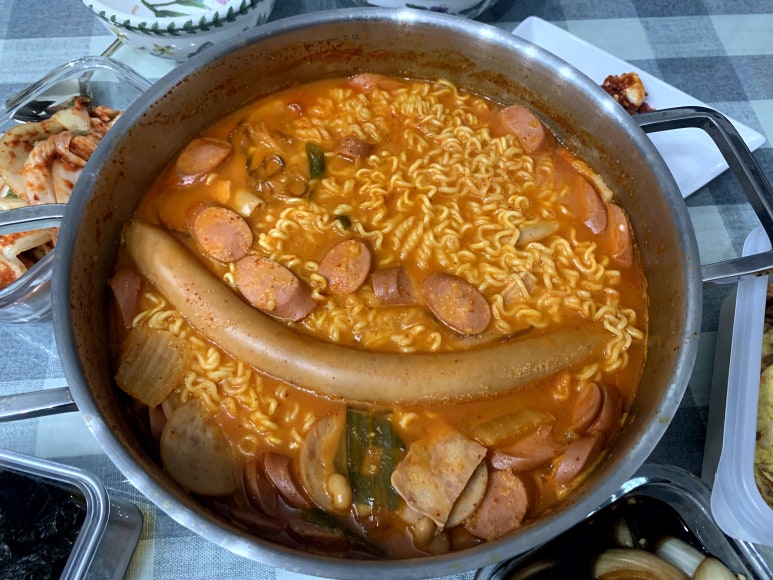 롱쓰부대찌개 이미지