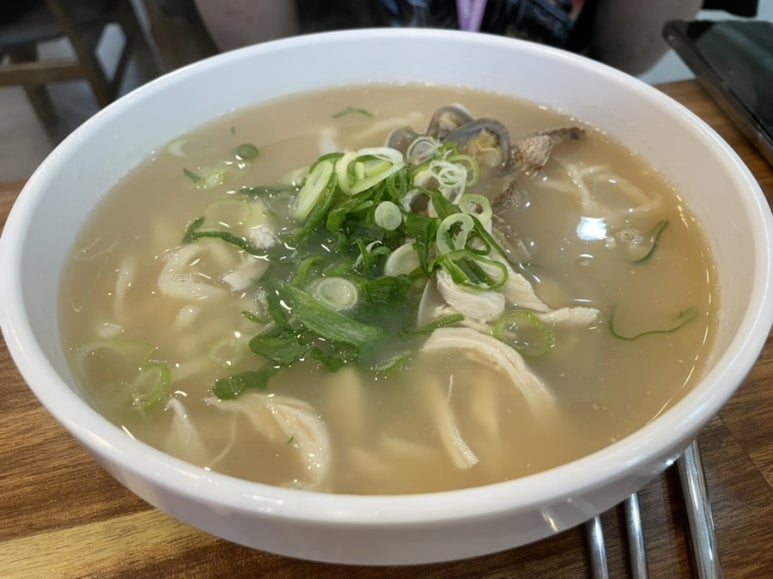 얼큰칼국수 이미지
