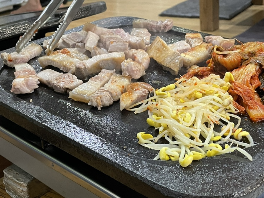 구들장고인돌삼겹살 이미지