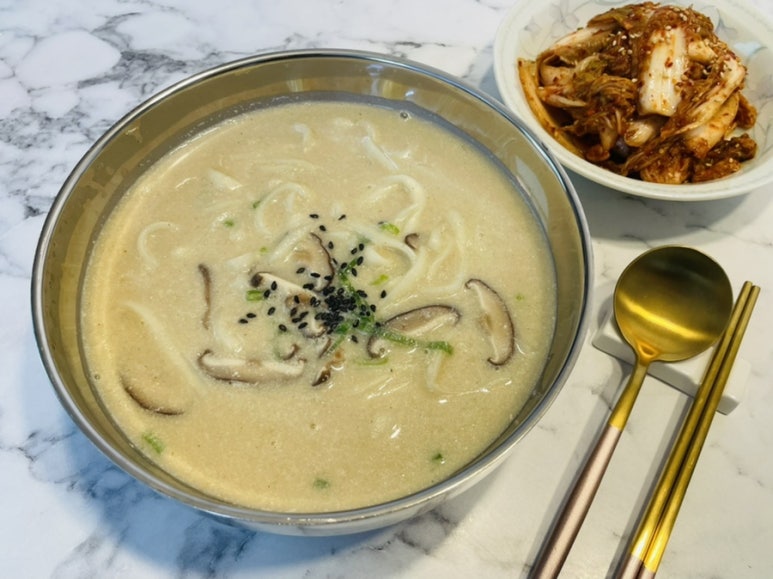 들깨칼국수 이미지