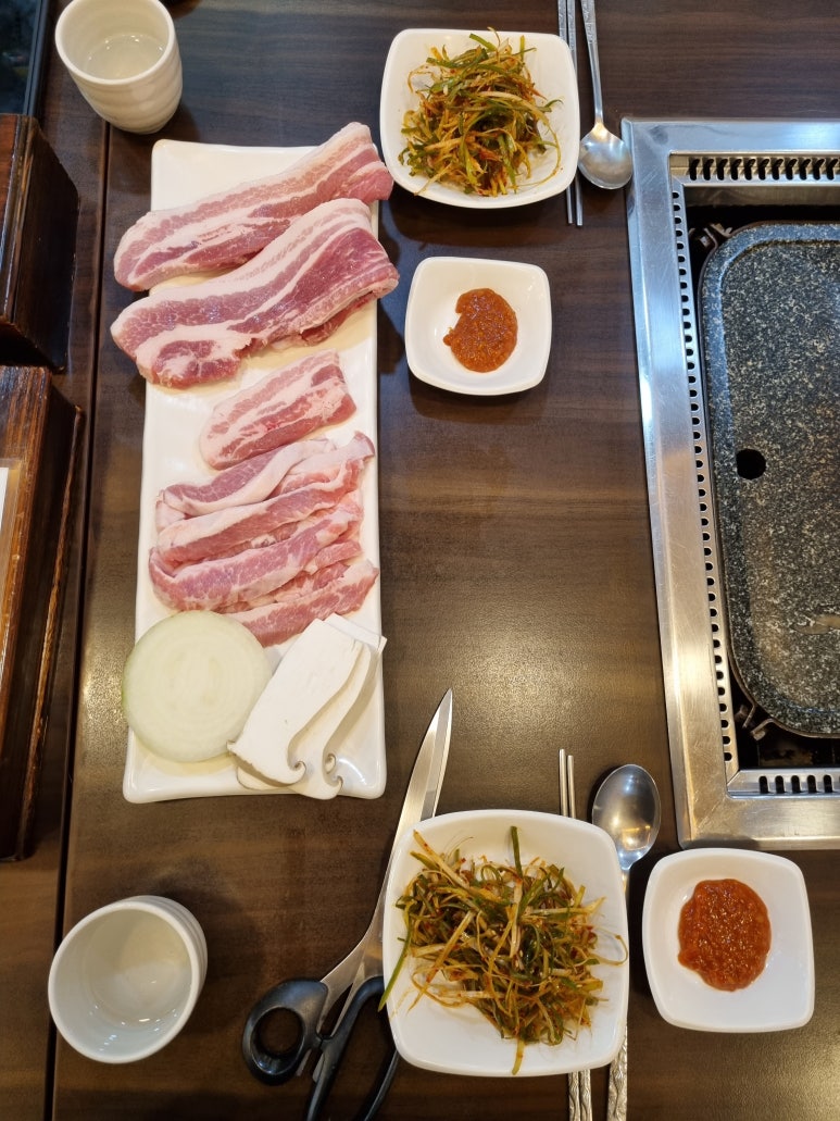 돌판삼겹살 쌈 이미지
