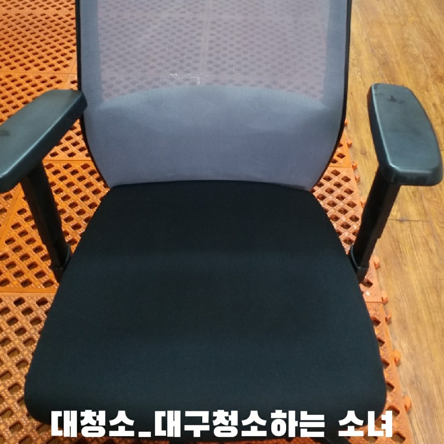 대구청소하는소녀 이미지