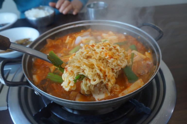 청송김치찌개 이미지