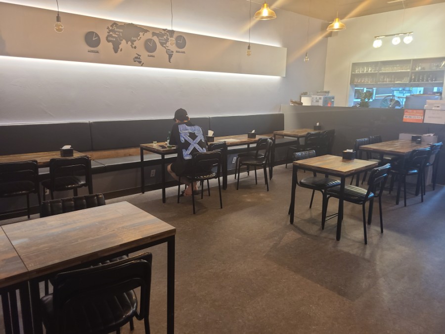 준 테이블(Jun table) 이미지