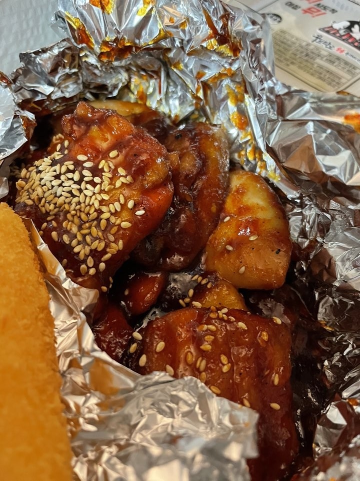 꾸브라꼬숯불두마리치킨 이미지