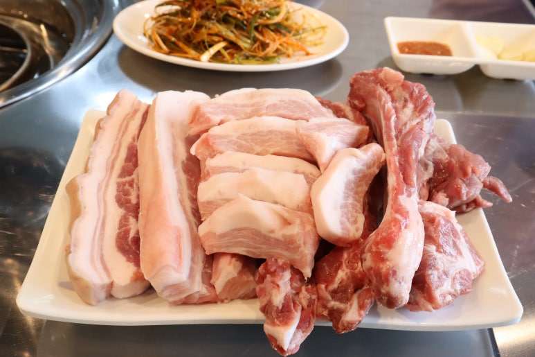금돼지은돼지 이미지