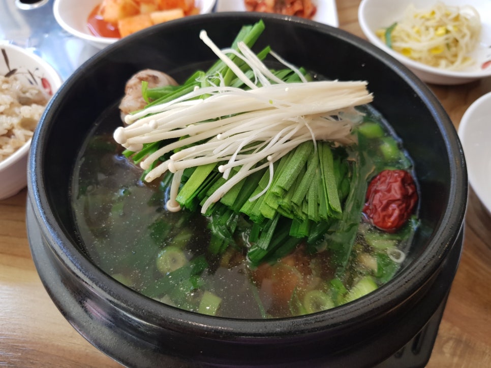 산능이네능이버섯백숙 이미지