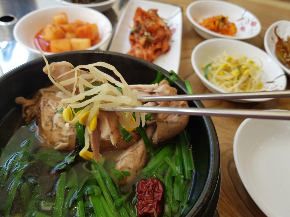 산능이네능이버섯백숙 이미지
