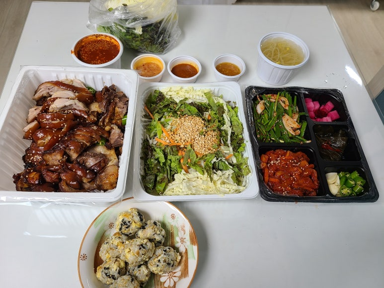 화덕에통째로구운족발 이미지