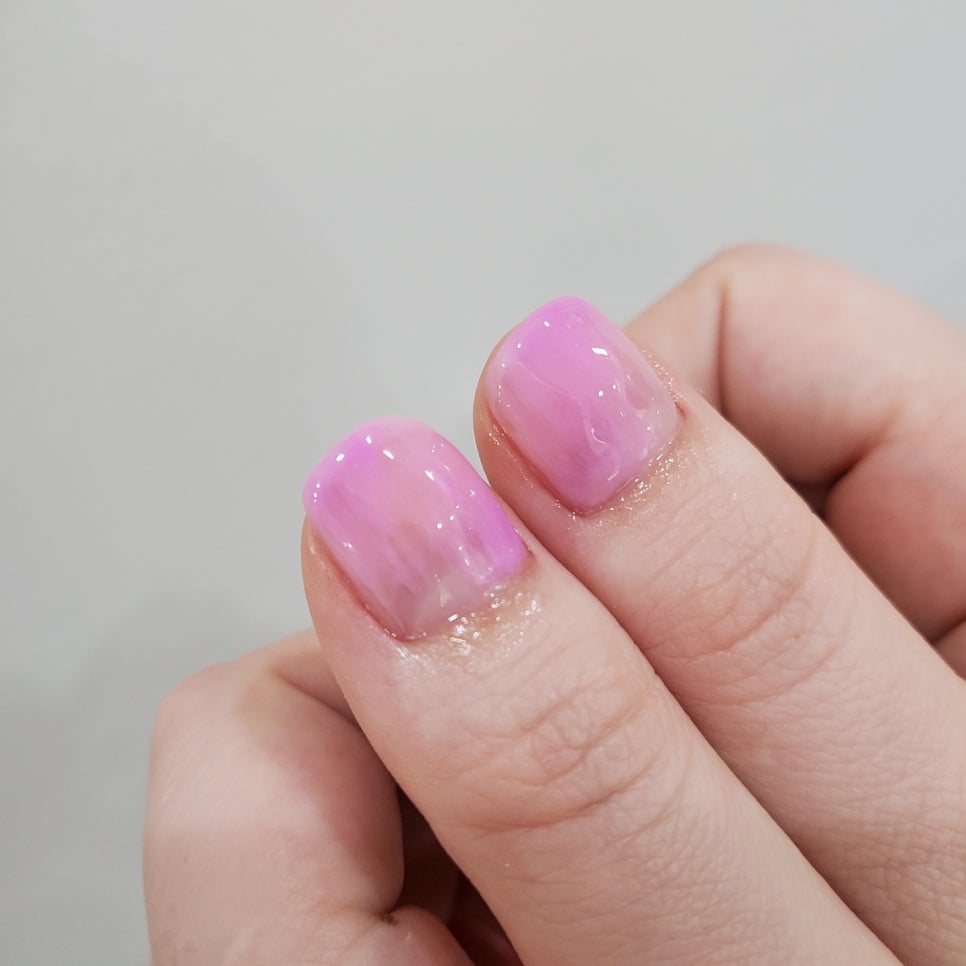 반하는 네일 이미지