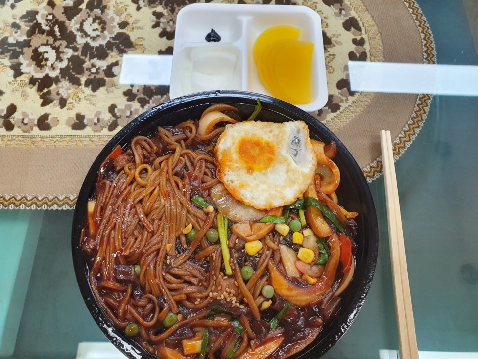 황제쟁반짜장 이미지