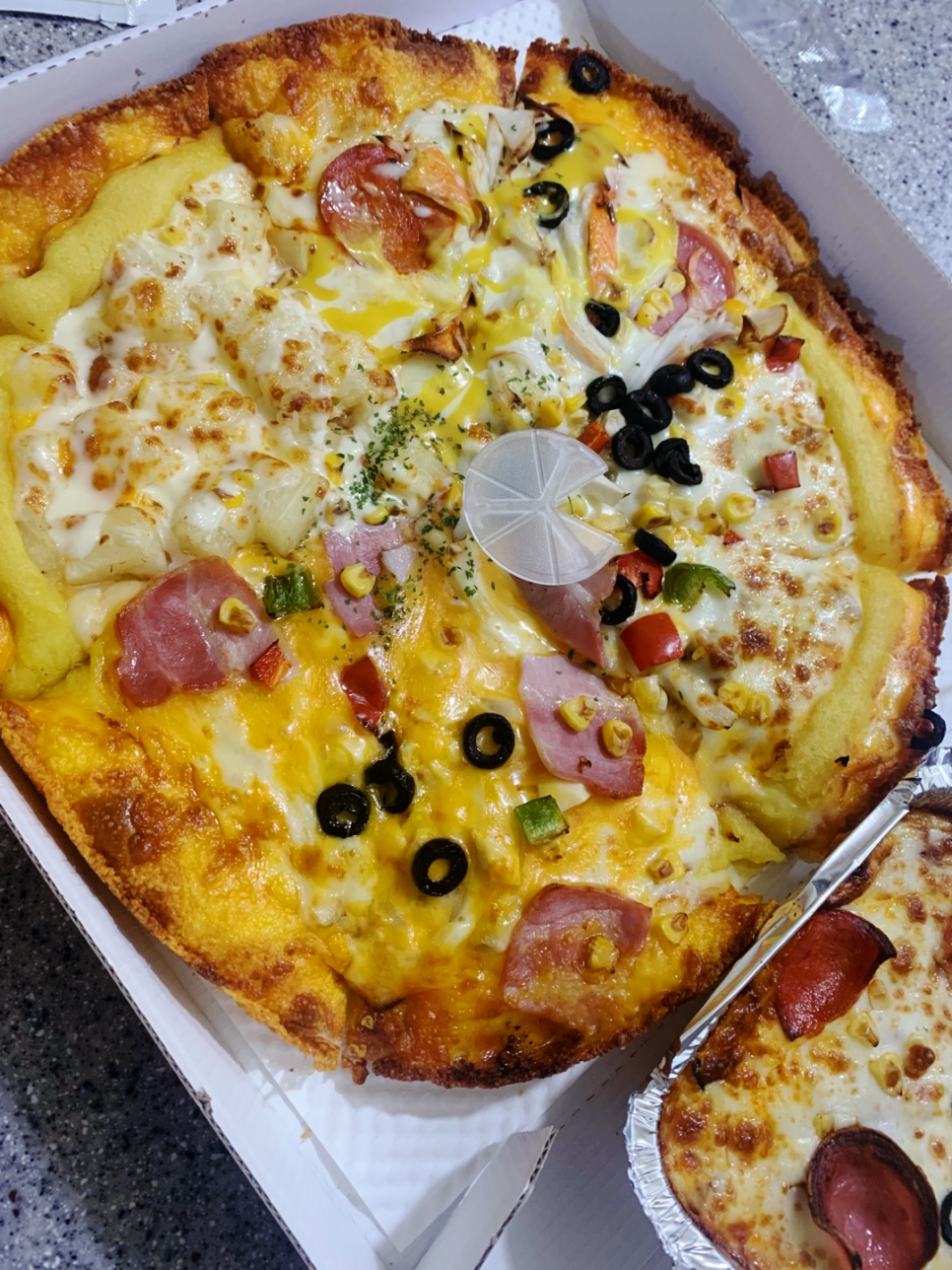 빨간토마토피자 이미지