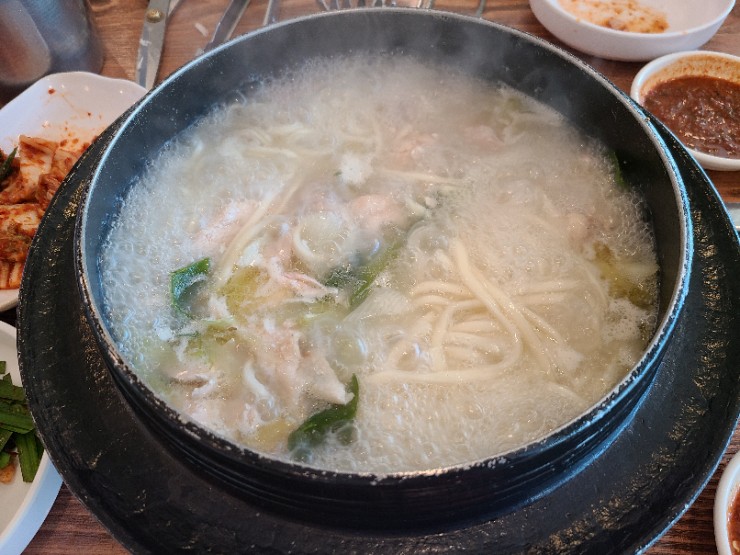 춘천칼국수 이미지