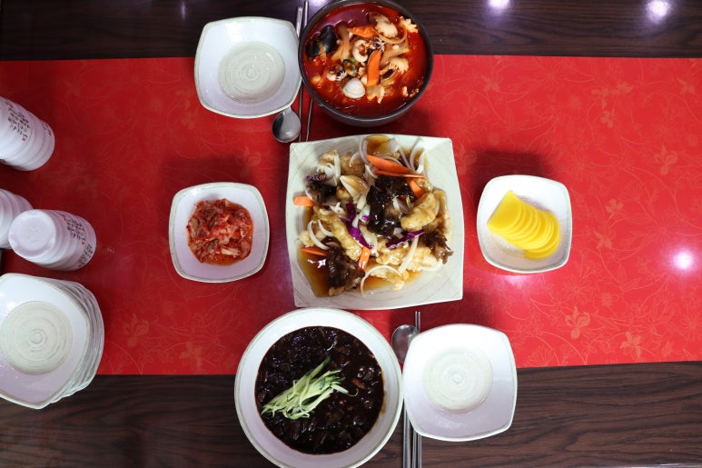 황제쟁반짜장 이미지