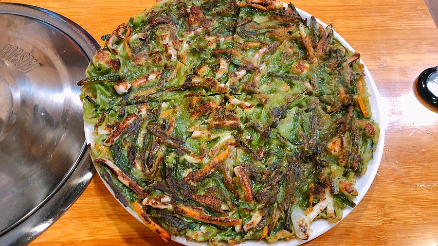 통큰 부추 칼국수 이미지