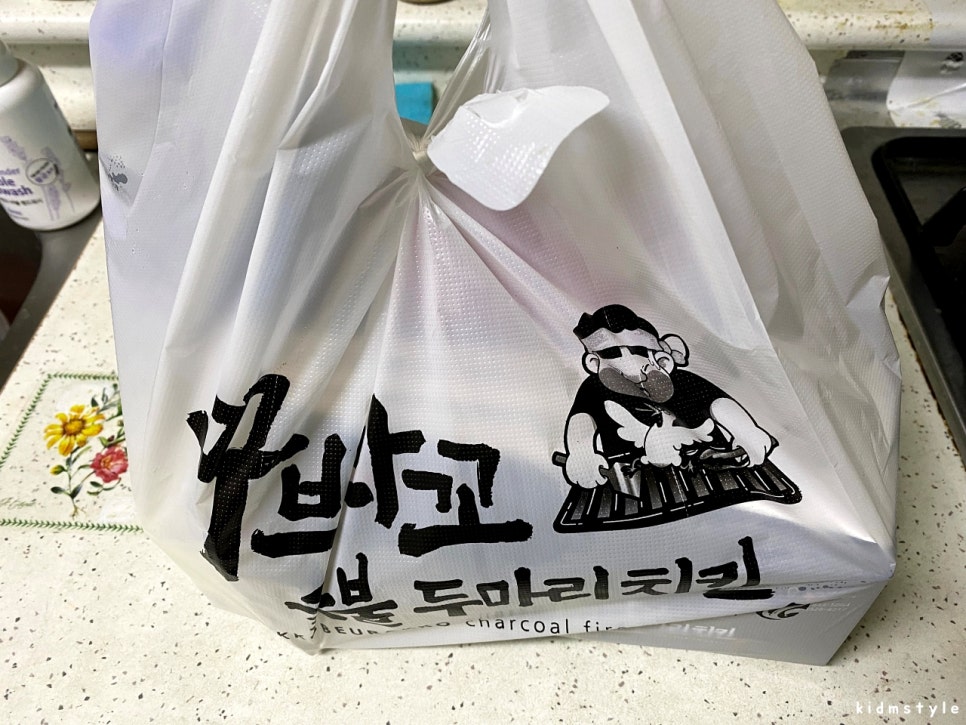 꾸브라꼬숯불두마리치킨 이미지