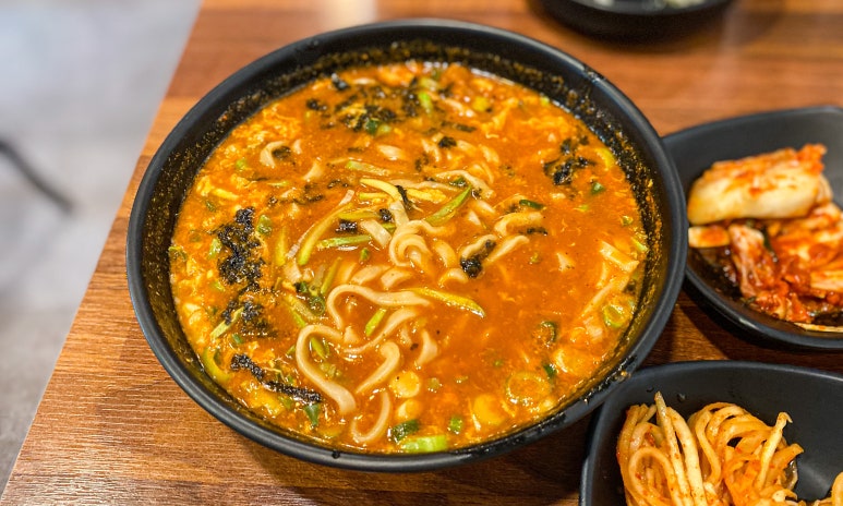 황태칼국수 이미지