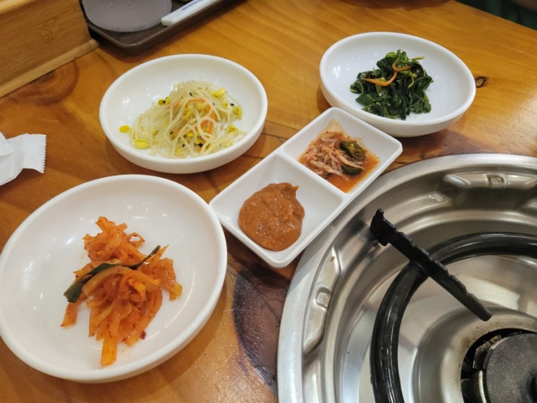 보쌈정식과칼국수 이미지