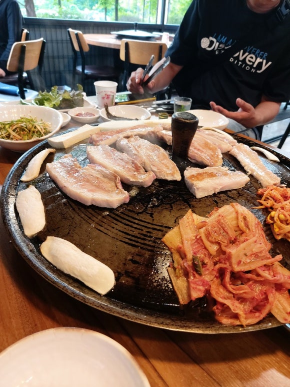 산들마당솥뚜껑삼겹살 이미지