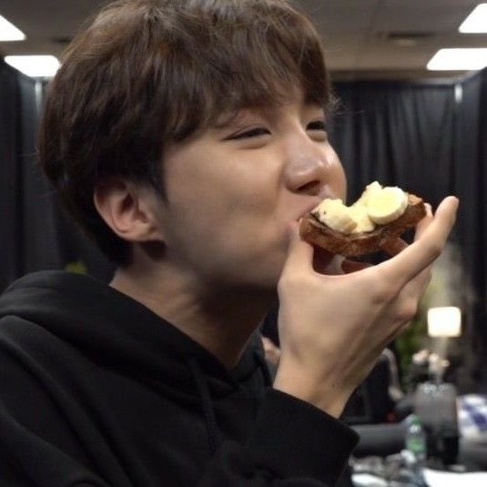 제이홉(J.HOPE) 이미지