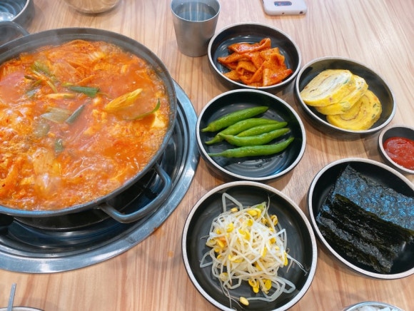 고씨네꺼먹돼지 이미지