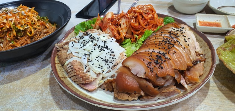 장터왕족발 이미지
