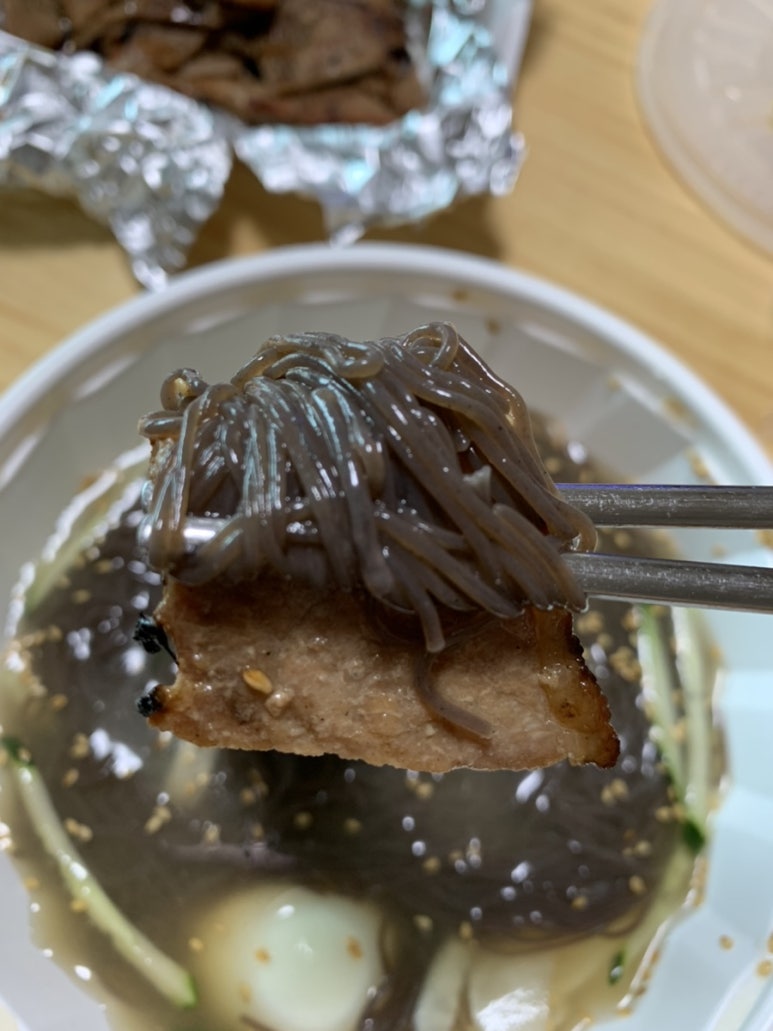 꼬기냉면 이미지