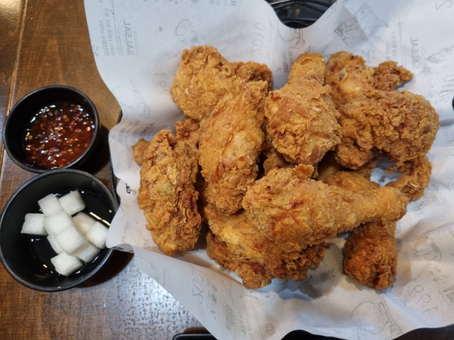 교촌치킨 이미지