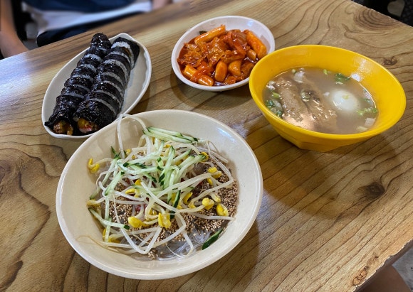 안젤라테이블 이미지