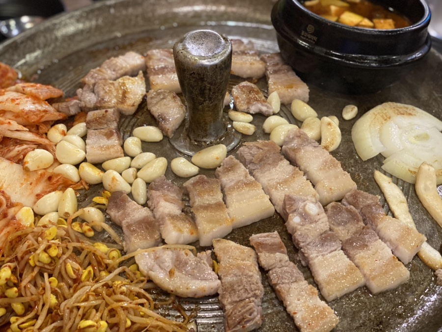 함고집솥뚜껑김치삼겹살 이미지