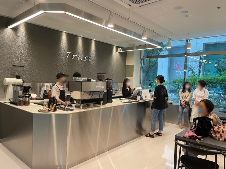 신중한커피 이미지
