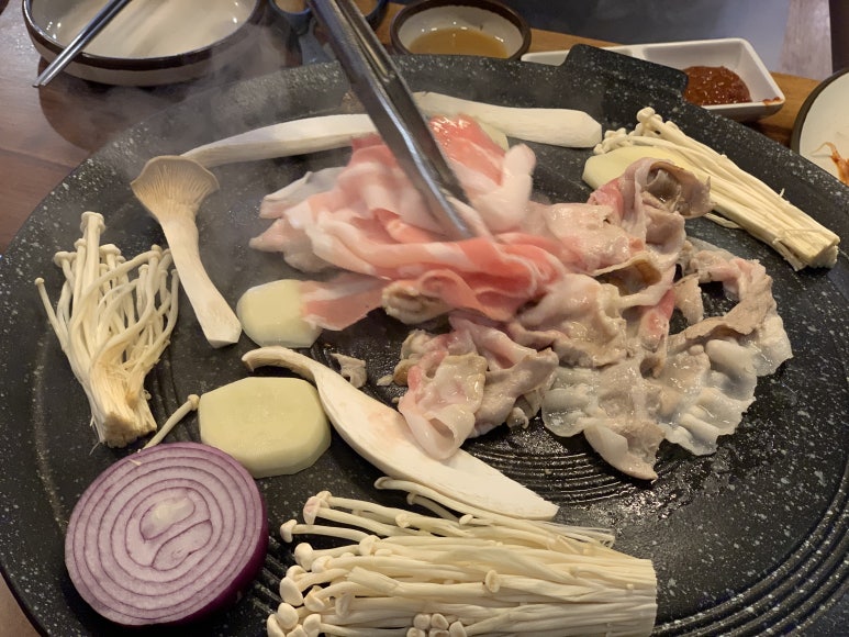 백초묵은지삼겹살 이미지