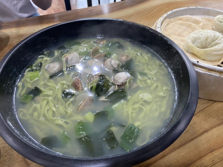 산청뽕잎해물칼국수 이미지
