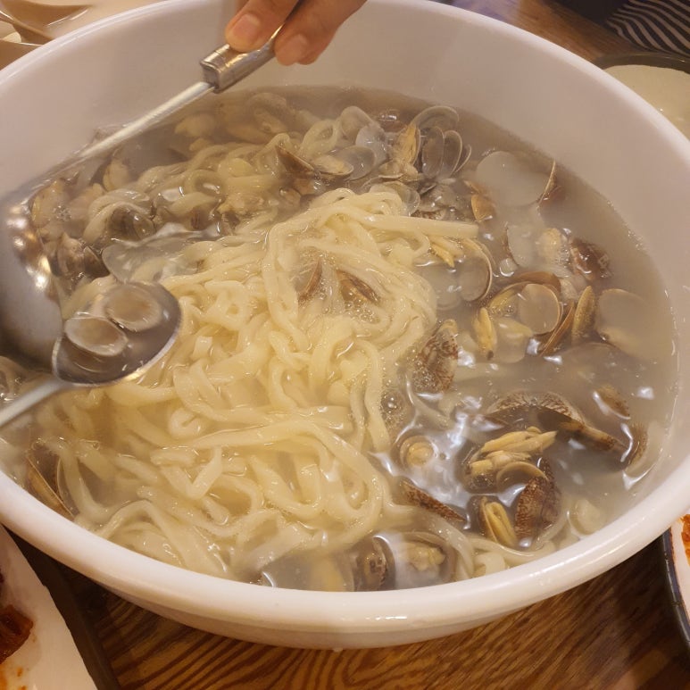 오모리생바지락손칼국수 이미지