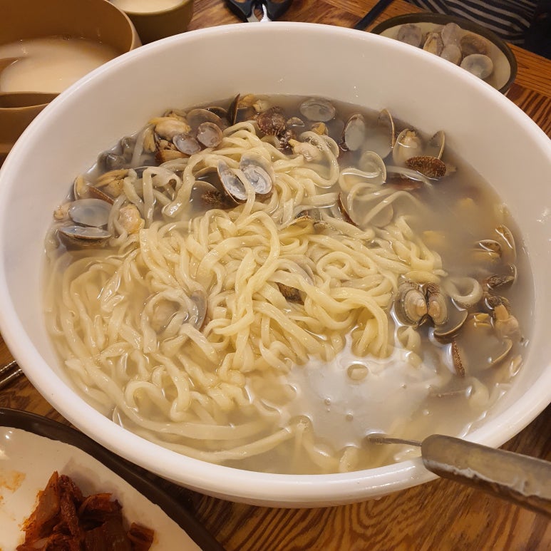 오모리생바지락손칼국수 이미지