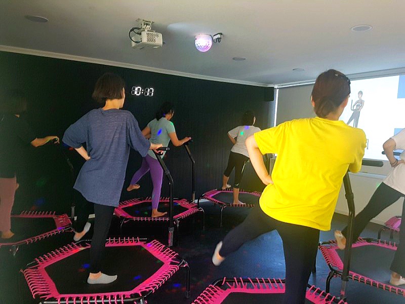 점핑스타트램플린운동 이미지